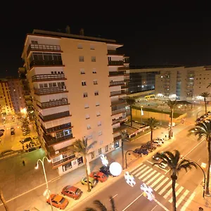 https://guesting-velazquez.hotelsincadiz.net
